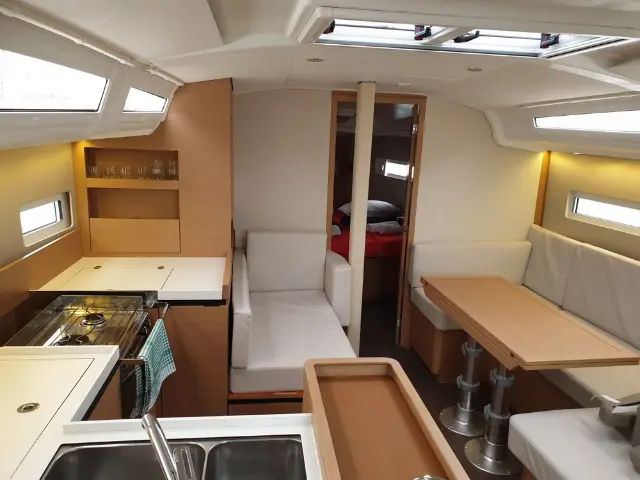Sun Odyssey 410 - Interior image