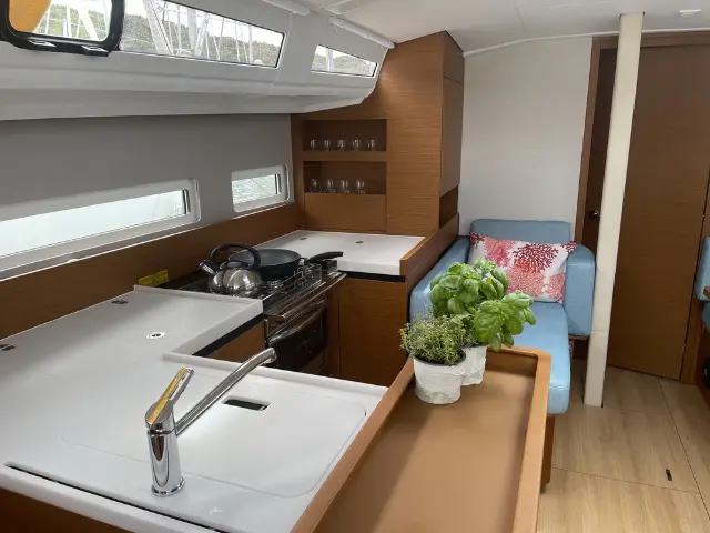 Sun Odyssey 410 - Interior image