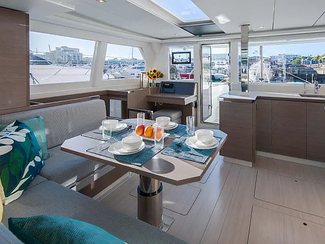 Moorings 4200/3/3 - Interior image