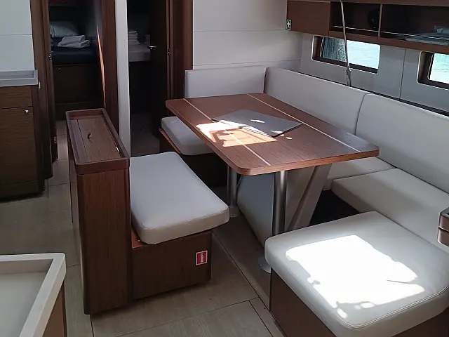 Oceanis 46.1 - Interior image