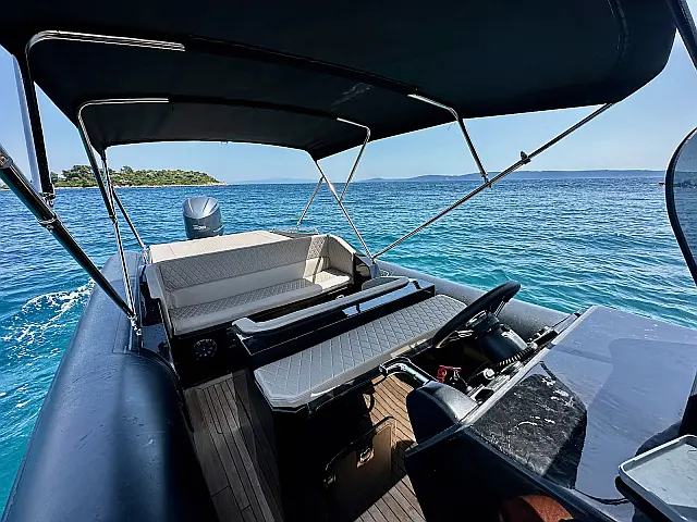 Lolivul 9 - Interior image