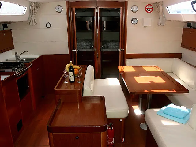 Oceanis 50 - Interior image